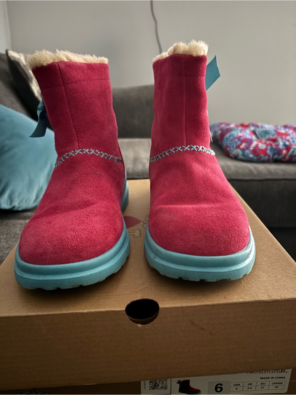 Women’s UGG W I HEARTTY Fuchsia Suede Winter Boots with Aqua Sole